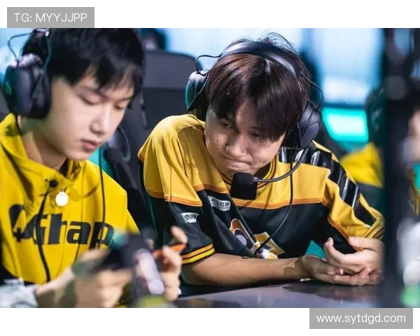 王者荣耀最新动态：深入分析BLG战队中路突破策略与战术解析