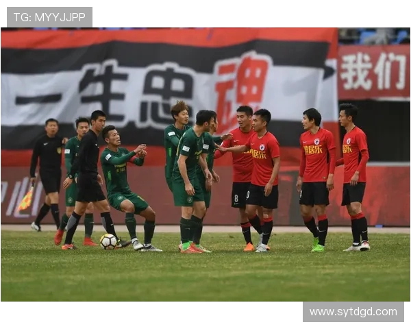 中甲申鑫迎战绿城争夺季后赛资格双方球员全力以赴展现最佳状态