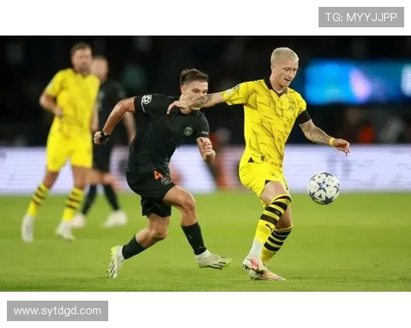 多特蒙德与巴黎圣日耳曼首发阵容分析与战术对比