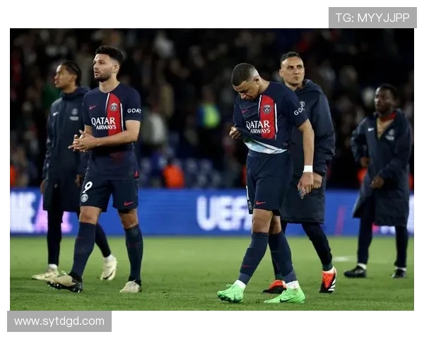 巴塞罗那与巴黎圣日耳曼精彩重播回顾赛场瞬间与战术分析