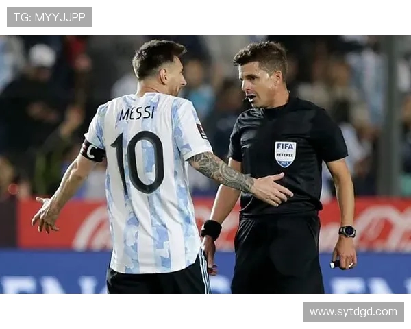 罗马队与班尼云度的激烈对决揭示足球战术新趋势与球队实力较量 罗马队与班尼云度的激烈对决揭示足球战术新趋势与球队实力较量