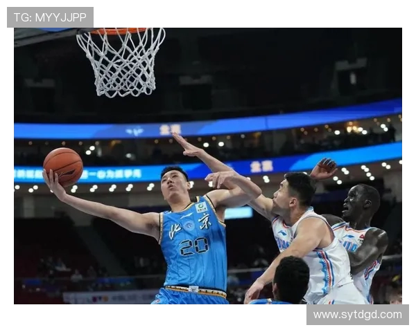 翟晓川：从篮球新星到职业生涯巅峰的奋斗与坚持之路