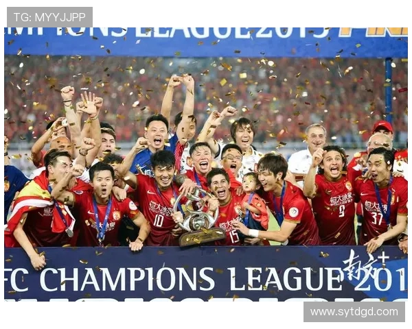 广州足球队反击战术解析与战绩回顾深度剖析